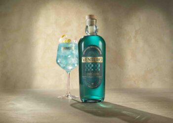 Venturo celebra il solstizio d’estate con il suo Spritz blu ispirato al Mediterraneo