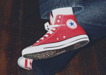 Chuck 70: la sneaker iconica di Converse che racconta decenni di stile
