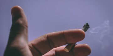 Smettere di fumare: tutti i benefici per la salute e il corpo, dal primo minuto ai 20 anni