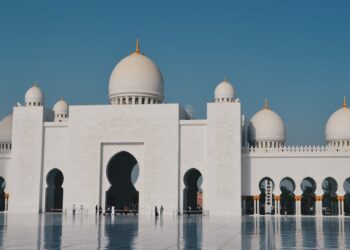 Cosa vedere ad Abu Dhabi: guida completa tra cultura, lusso e divertimento