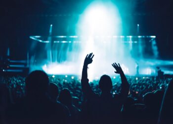 Cremonini incanta San Siro con 57mila fan: «Non voglio più stare da solo»